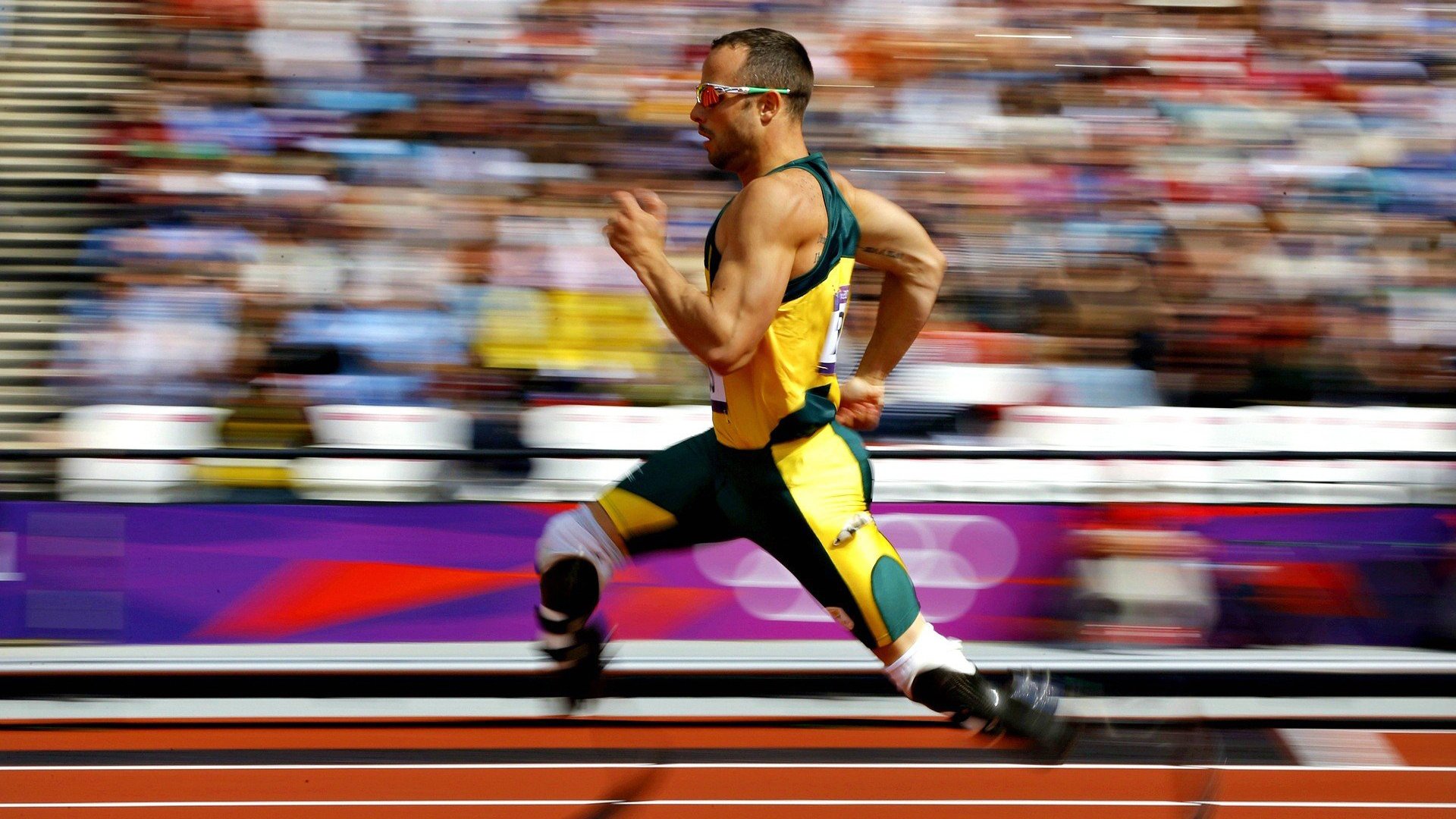 “夜幕追逐：黑夜中的极速火花”，夜幕追击破点视频