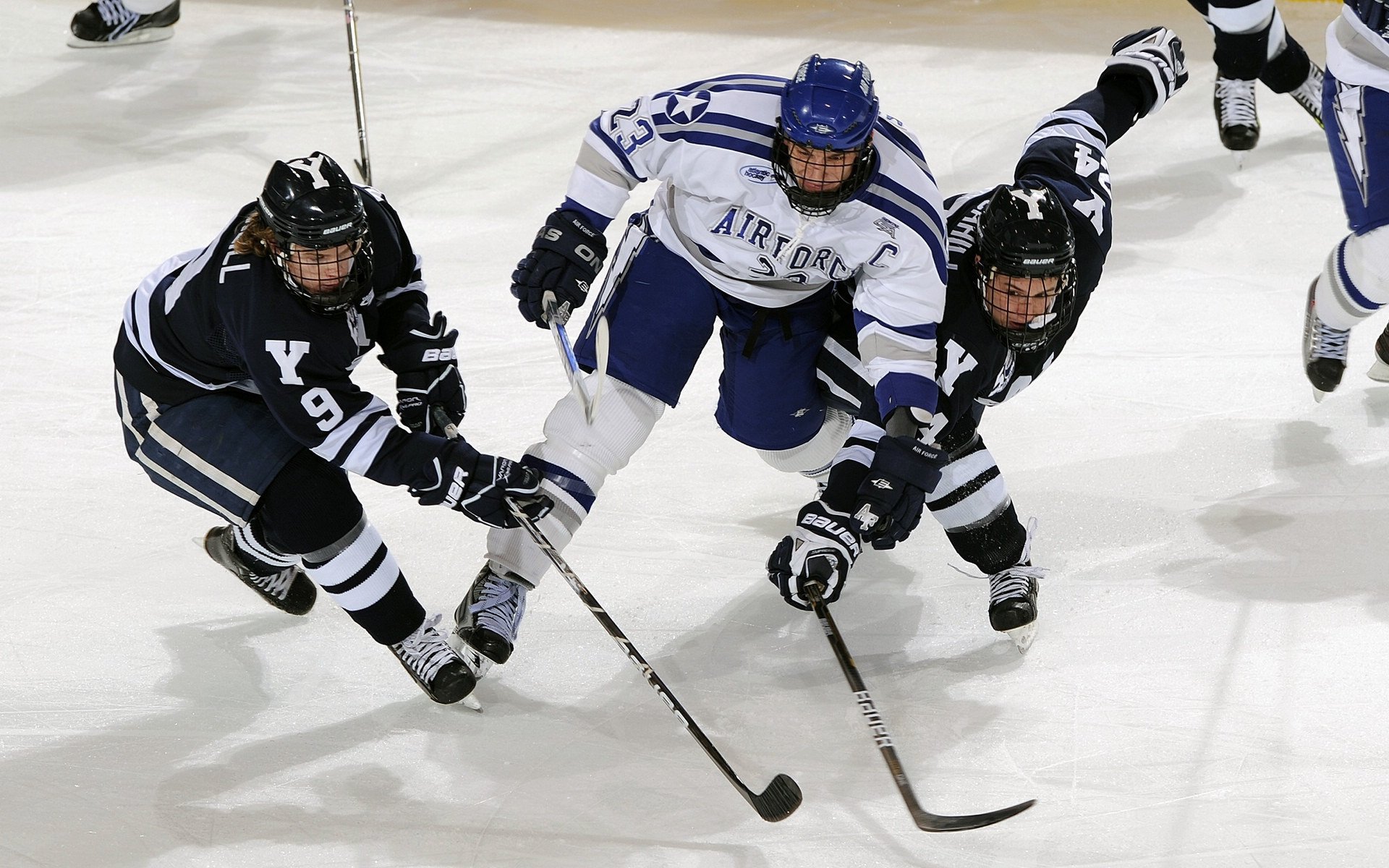 “英超赛场火热：比赛精彩程度不断升级”，英超比赛进程